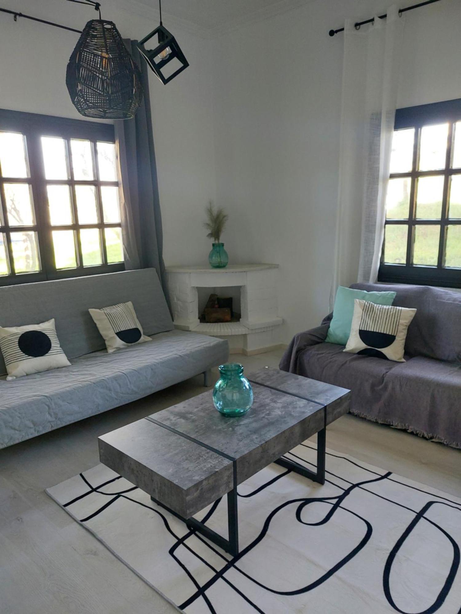 Black N' White Cozy Housegarden Alexandroúpolis Ngoại thất bức ảnh