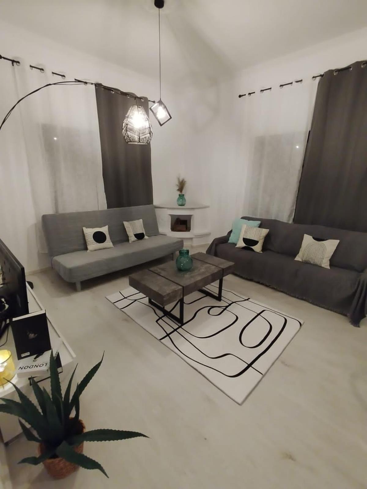 Black N' White Cozy Housegarden Alexandroúpolis Ngoại thất bức ảnh