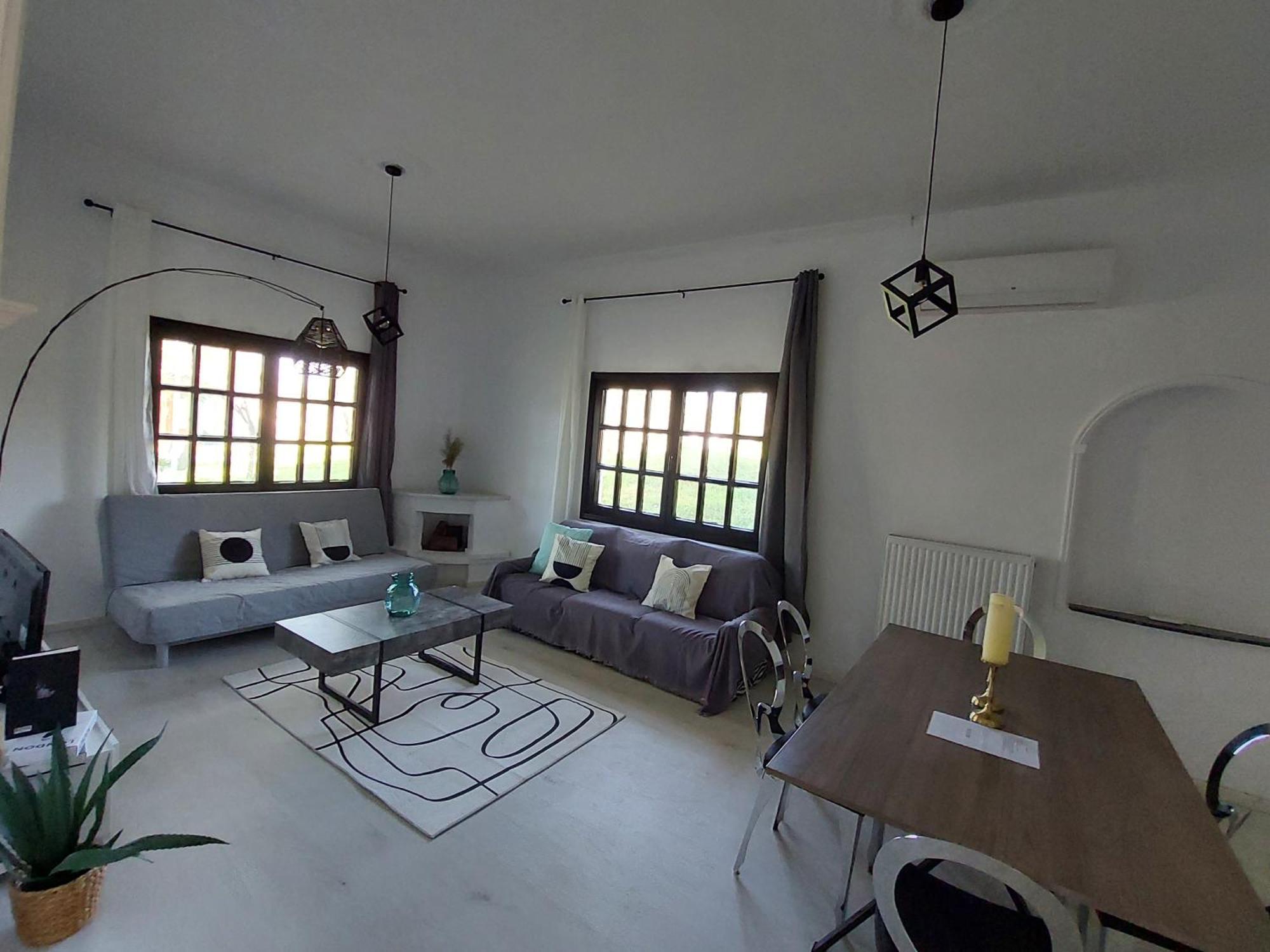 Black N' White Cozy Housegarden Alexandroúpolis Ngoại thất bức ảnh